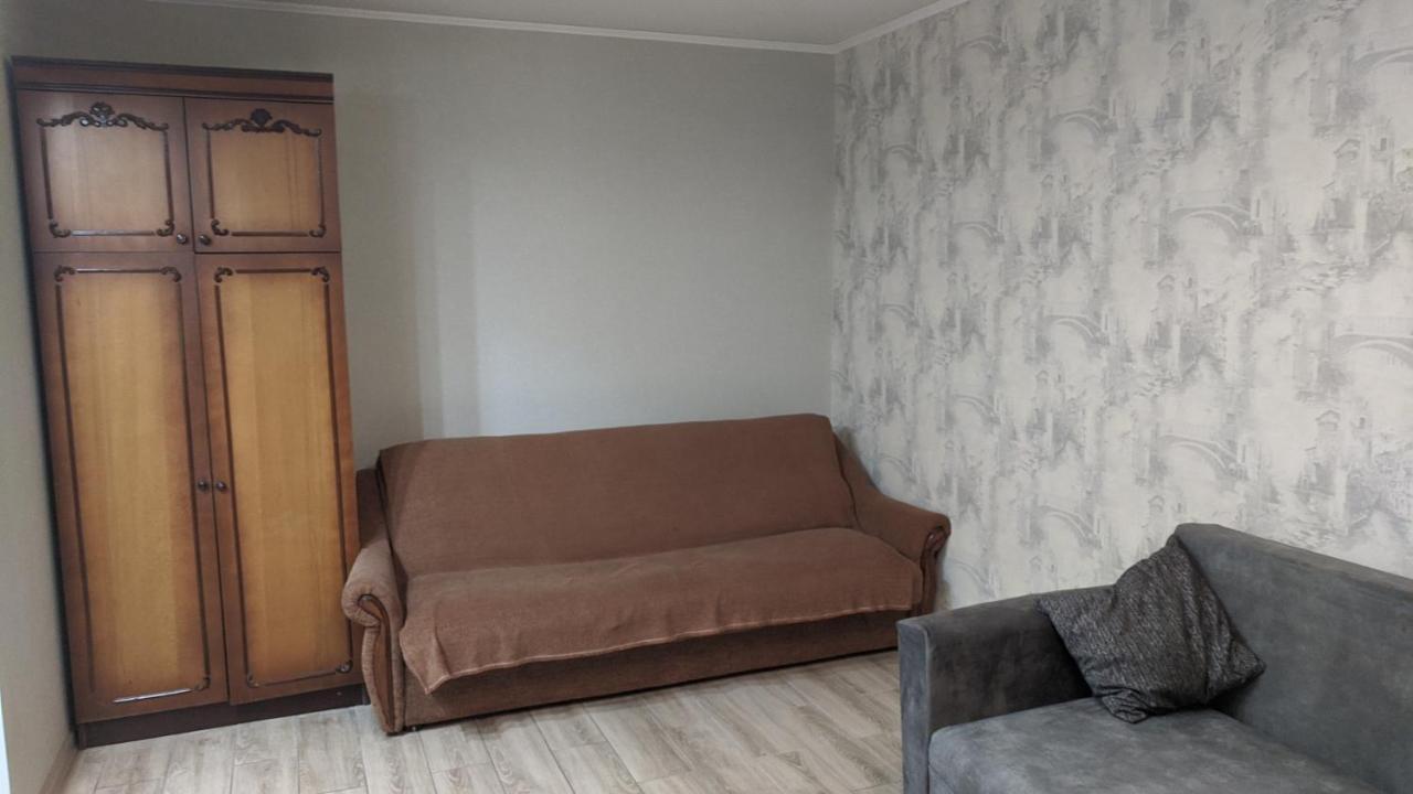 Apartment Near City Center On Peremohy Avenue 46 Cherníhiv Exterior foto
